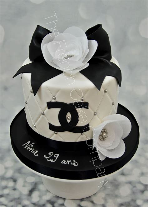 gateau chanel anniversaire|elegant Chanel cake ideas.